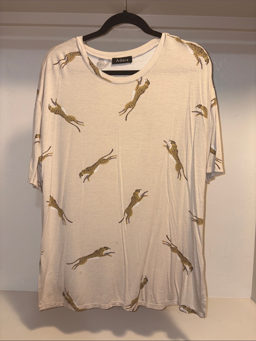 Men's Cream Short-Sleeve Cheetah Print Tee
